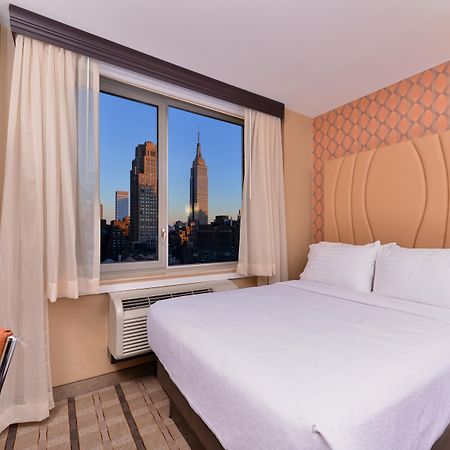 Holiday Inn New York City - Times Square By Ihg Екстериор снимка